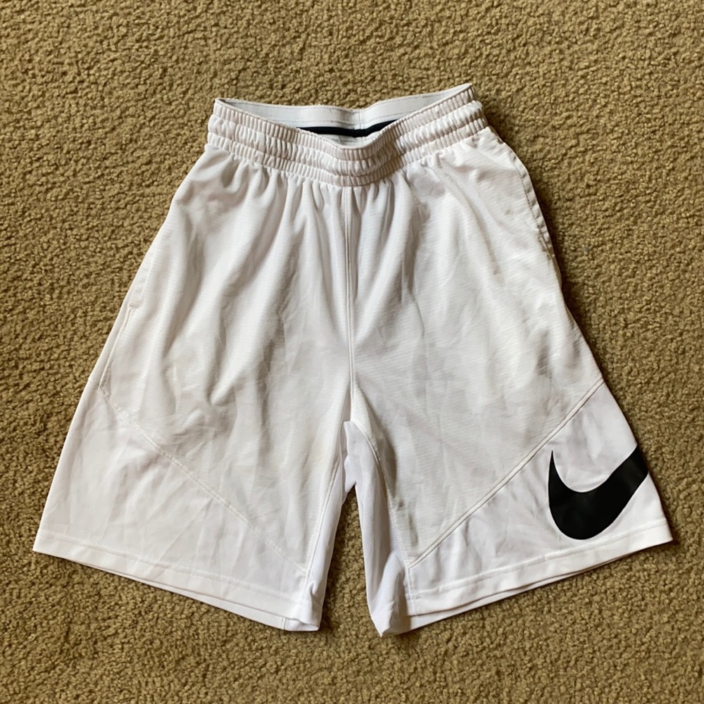 White Nike Dri Fit Basketball Shorts (EUC)